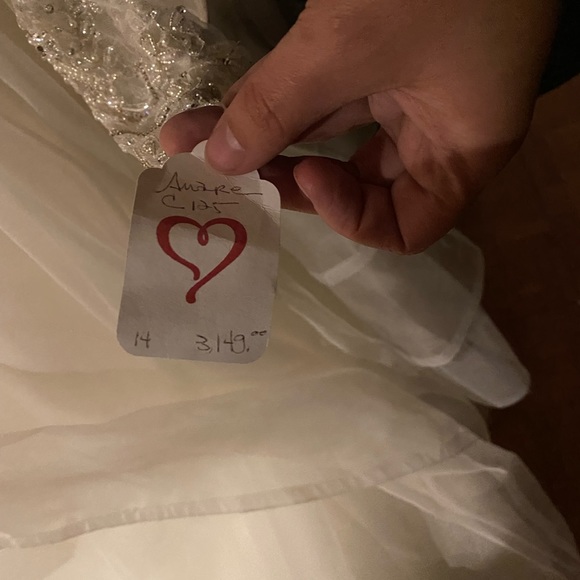 Off white, wedding gown, NEVER WORN - Picture 3 of 8